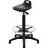 Assis debout, mousse polyuréthane intégrée, réglage de la hauteur d'assise 570-820 mm, base étoile Ku, repose-pieds et patins de sol
